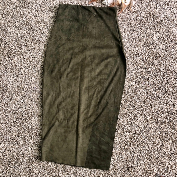 Green Fashion Nova Skirt - Picture 4 of 6